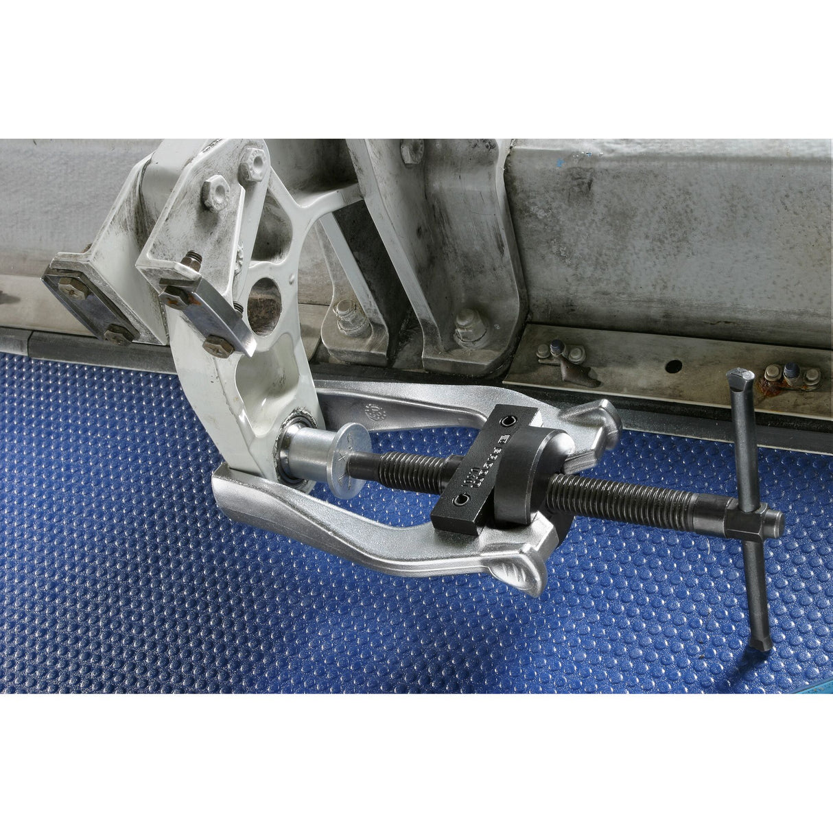 U301M - Self-gripping outside pullers with wide legs
