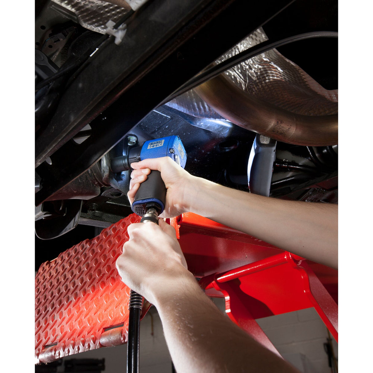 1/2 in. Compact Pneumatic Impact Wrench With Hog Ring
